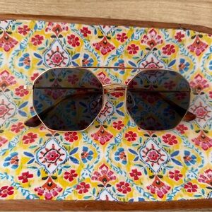 Stylish Gold Sunglasses